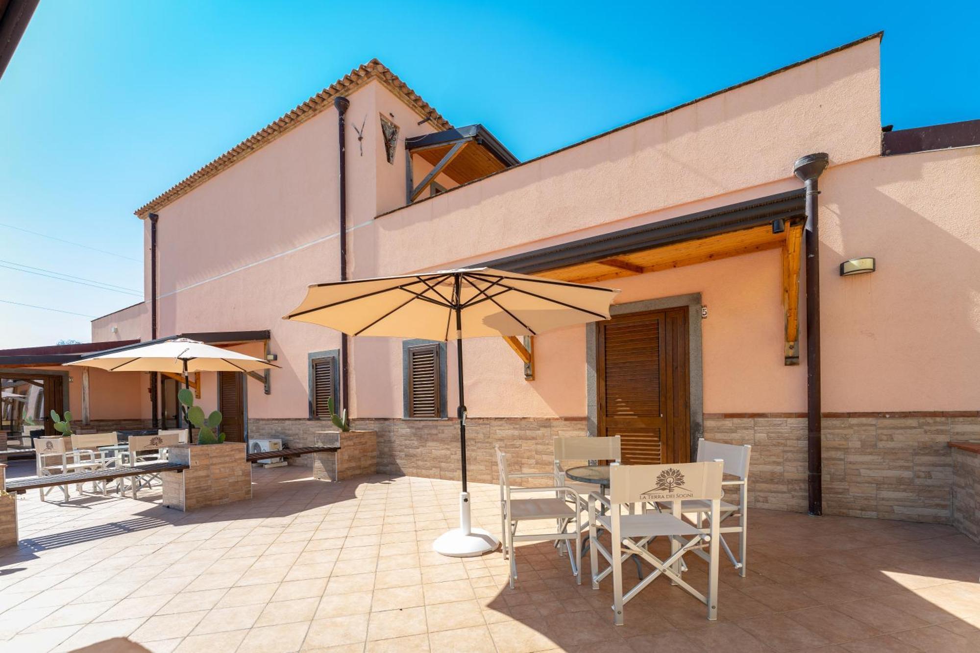 La Terra Dei Sogni Country Hotel Fiumefreddo di Sicilia Luaran gambar